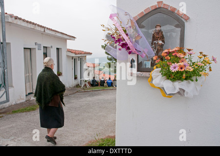 Les gens et procession religieuse au sanctuaire de San Francesco, Lula, région de Barbagia,Sardaigne, Italie Banque D'Images