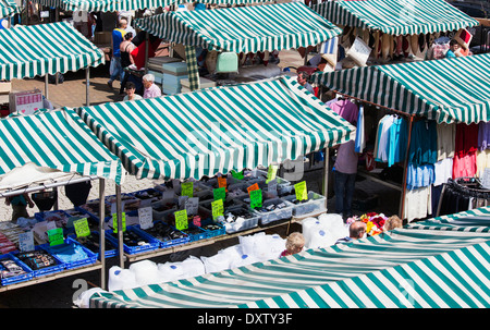 Des tentes dans un marché ; à South Shields, Tyne and Wear, England Banque D'Images