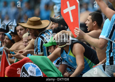 Porto Alegre, Brésil. 30Th Mar, 2014. Gremio partisans dans la finale de championnat Gaucho correspondance entre Gremio et l'Internacional de Porto Alegre, joué à l'Arena do Gremio, le 30 mars 2014. Photo : Edu/Nurphoto Urbanandsport Andrade/edu/NurPhoto © Andrade/ZUMAPRESS.com/Alamy Live News Banque D'Images