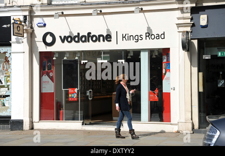 Magasin de téléphonie mobile Vodafone Kings Road Chelsea London SW3 UK Banque D'Images