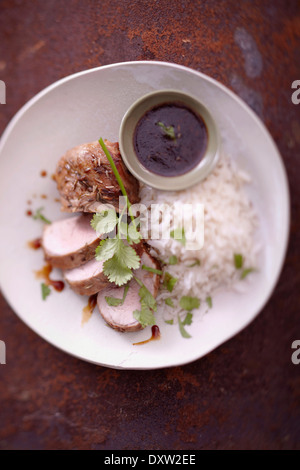 Filet mignon de porc mariné au miel et les graines de fenouil, riz blanc Banque D'Images