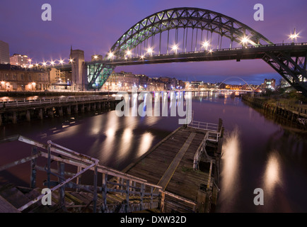 Une vue sur le pont Tyne extrait de le pont tournant Banque D'Images