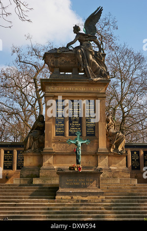 Tombe d'Alfons Mucha, peintre tchèque, cimetière Vysehrad, Prague, République Tchèque, Europe Banque D'Images