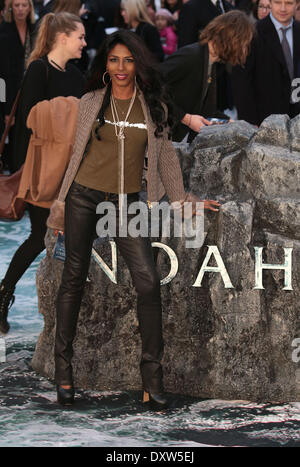 Londres, Royaume-Uni, le 31 mars 2014 Sinitta arrive à la première UK de 'Noah' à l'Odeon Leicester Square Crédit : MRP/Alamy Live News Banque D'Images