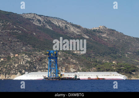 Vue générale de l'opération de sauvetage maritime à Mme Costa Concordia qui a frappé un rocher dans la mer Tyrrhénienne près de la côte est de l'Isola del Giglio en janvier 2012. Où : Giglio Italie Quand : 12 Oct 2012 Banque D'Images