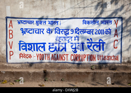 L'Inde, Dehradun. Signe Politique anti-corruption. Banque D'Images