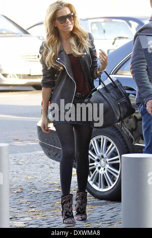 Sylvie van der Vaart arrivant chez Axel Springer AG bâtiment dans Kreuzberg où elle est la Bild.de rédacteur en chef d'un jour. Où : Berlin Allemagne Quand : 31 Oct 2012 Banque D'Images