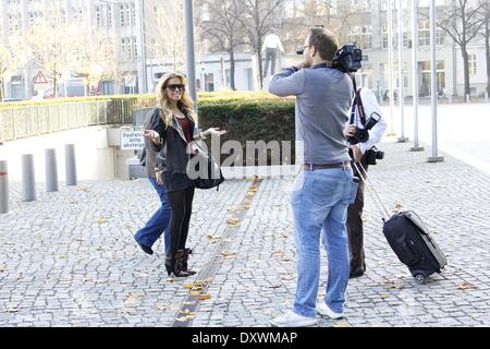 Sylvie van der Vaart arrivant chez Axel Springer AG bâtiment dans Kreuzberg où elle est la Bild.de rédacteur en chef d'un jour. Où : Berlin Allemagne Quand : 31 Oct 2012 Banque D'Images