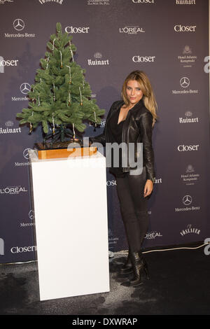 Sophia Thomalla arbre de Noël à l'événement de bienfaisance 'Smile' par le magazine allemand "coopérations" à une Villa. Où : Hambourg en Allemagne Quand : 14 Nov 2012 Banque D'Images