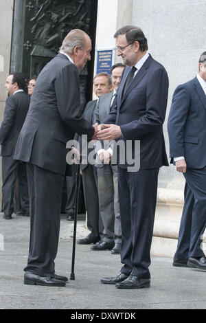 Madrid, Espagne. Mar 31, 2014. Le Roi Juan Carlos d'Espagne (L) et le premier ministre Espagnol Mariano Rajoy (R) assister aux funérailles d'état de l'ancien premier ministre espagnol Adolfo Suarez à la Cathédrale de l'Almudena le 31 mars 2014 à Madrid, Espagne. Suarez, qui est décédé le 23 mars à Madrid, a été le premier gouvernement démocratiquement élu du premier ministre espagnol, après la mort du dictateur Francisco Franco. (Photo par Oscar Gonzalez/NurPhoto) Crédit : Oscar Gonzalez/NurPhoto ZUMAPRESS.com/Alamy/Live News Banque D'Images