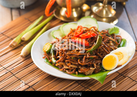 Chow mein au poulet un plat oriental populaires disponibles à restaurants chinois Banque D'Images