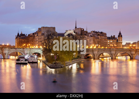 Pont Neuf et pont de l'Ile de la Cité, Paris, Ile-de-France, France Banque D'Images