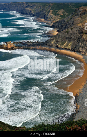 Le Portugal, Alarve : vue panoramique de la côte ouest sauvage autour de Vila do Bispo Banque D'Images