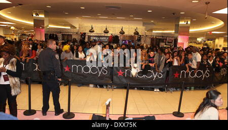 'Atmosphère' Lancement Parfum Rose vendredi chez Macy's Queens Center Mall comprend : Atmosphère Où : New York City NY United States Quand : 20 Nov 2012 Banque D'Images