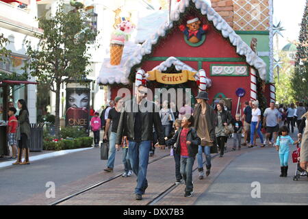 Heidi Klum vu avec ses enfants Henry Leni Lou Sulola Samuel Johan son petit ami Martin Kristen et sa mère Erna du Grove Los Angeles Californie - 21.11.12 comprend : Heidi Klum Quand : 21 Nov 2012 Banque D'Images