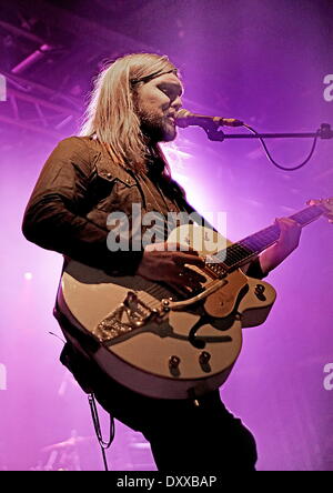 Russell Marsden Band of Skulls performing live at O2 Academy Liverpool Liverpool Angleterre - 01.12.12 Avec : Russell Marsden Où : Liverpool Royaume-Uni Quand : 01 déc 2012 Banque D'Images