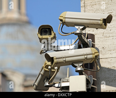 Caméra de surveillance de quatre pour voir tous les points de l'immense métropole Banque D'Images