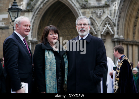 Martin McGuinness, vice-premier ministre et le président de Sinn Fein Gerry Adams assiste à l'enterrement de Tony Benn, à Westminster. Banque D'Images