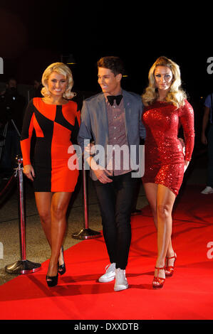 Billi Faiers Joey Essex et Sam Faiers Le seul moyen est l'Essex - Vivre - épisode d'argent James's Charity Show - Angleterre Essex des arrivées - 03.12.12 comprend : Billi Faiers,Joey Essex et Sam Faiers Où : Essex Royaume Uni Quand : 03 déc 2012 Banque D'Images