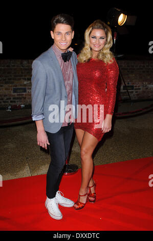 Joey Essex et Sam Faiers Le seul moyen est l'Essex - Vivre - épisode d'argent James's Charity Show - Angleterre Essex des arrivées - 03.12.12 Avec : Joey Essex et Sam Faiers Où : Essex Royaume Uni Quand : 03 déc 2012 Banque D'Images