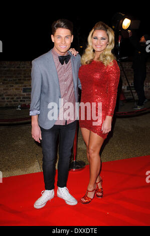 Joey Essex et Sam Faiers Le seul moyen est l'Essex - Vivre - épisode d'argent James's Charity Show - Angleterre Essex des arrivées - 03.12.12 Avec : Joey Essex et Sam Faiers Où : Essex Royaume Uni Quand : 03 déc 2012 Banque D'Images