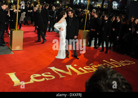 Anne Hathaway et Hugh Jackman Les Miserables Première mondiale tenue à l'Odeon Leicester Square Empire & - Arrivées. Londres Angleterre - 05.12.12 avec : Anne Hathaway et Hugh Jackman Où : London United Kingdom Quand : 05 déc 2012 Banque D'Images