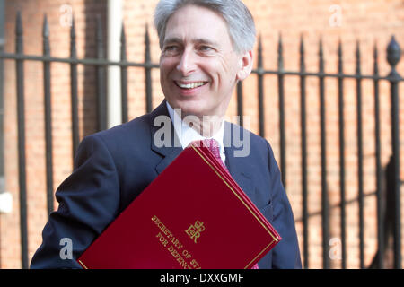 Westminster London, UK. 1er avril 2014. Philip Hammond député Secrétaire d'État à la défense arrive à Downing Street pour la réunion hebdomadaire du Cabinet Crédit : amer ghazzal/Alamy Live News Banque D'Images