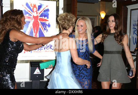 Melanie Brown alias Mel B Geri Halliwell, Melanie Chisholm, alias Mel C Slaï VIVA Forever Spice Girls encore de la tenue à la Piccadilly Theatre- arrivants London England - 11.12.12 Avec : Melanie Brown alias Mel B, Geri Halliwell, Melanie Chisholm aka moi Banque D'Images