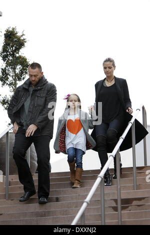 Martin Kirsten Heidi Klum, Leni Samuel Heidi Klum sort pour déjeuner avec ses enfants et petit ami à West Hollywood. Le groupe est alors repéré laissant cible avec des sacs à Los Angeles Californie - 29.12.12 Avec : Martin Kirsten,Heidi Klum, Leni S Banque D'Images