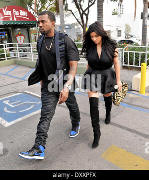 Kanye West et Kim Kardashian laissant Kung Pao Bistro dans West Hollywood Los Angeles Californie - 23.12.12 comprend : Kanye West et Kim Kardashian Où : West Hollywood CA United States Quand : 23 déc 2012 Banque D'Images
