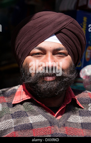 L'Inde, Dehradun. Homme d'affaires sikh d'âge moyen. Banque D'Images