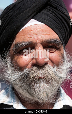 L'Inde, Dehradun. Homme d'affaires sikh. Banque D'Images