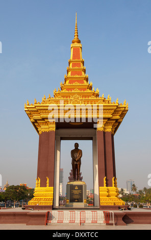 Statue de Norodom Sihanouk de Phnom Penh, Cambodge Banque D'Images