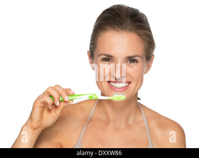 Portrait de jeune femme se brosser les dents Banque D'Images