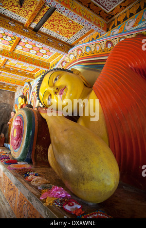 Le bouddha couché dans le Isurumuni Temple, Sri Lanka 2 Banque D'Images