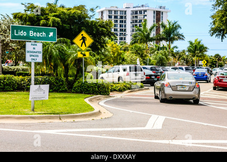 Tournez à droite pour Lido Beach sur l'île St Armands Circile FL Banque D'Images