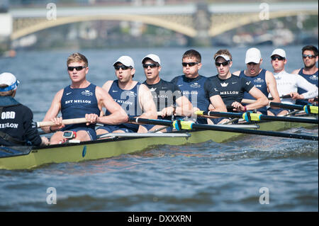 Putney, Londres. 01 avr, 2014. L'Oxford bleu bateau en action sur la Tamise pendant Tideway semaine. Tideway est dernière partie de l'accumulation vers la 160e exécution de la University Boat Race le 6 avril 2014. La Boat Race 2014 est parrainé BNY Mellon . Credit : Action Plus Sport/Alamy Live News Banque D'Images