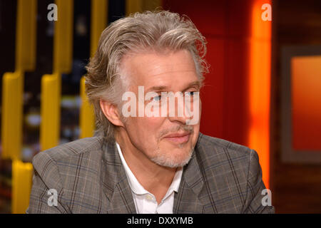 Berlin, Allemagne. Mar 31, 2014. L'écrivain allemand Frank Schaetzing (Der Schwarm, Breaking News) est représenté au cours de l'enregistrement de l'émission 'Thadeusz RBB' à Berlin, Allemagne, 31 mars 2014. L'émission est diffusée le 01 avril 2014. Photo : Karlheinz Schindler/dpa/Alamy Live News Banque D'Images