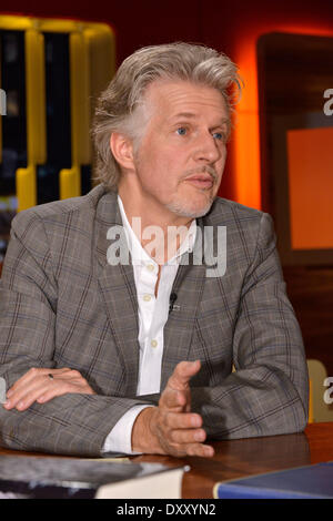 Berlin, Allemagne. Mar 31, 2014. L'écrivain allemand Frank Schaetzing (Der Schwarm, Breaking News) est représenté au cours de l'enregistrement de l'émission 'Thadeusz RBB' à Berlin, Allemagne, 31 mars 2014. L'émission est diffusée le 01 avril 2014. Photo : Karlheinz Schindler/dpa/Alamy Live News Banque D'Images