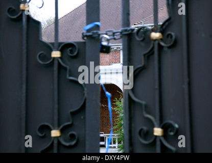 Il y a de nombreuses demeures vides dans l'Avenue des Évêques, au nord de Londres ('Millionaires Row') Banque D'Images