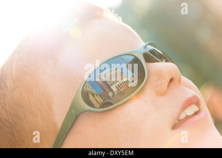 Dans le refelcted Brindleyplace lunettes d'un enfant. Brindleyplace, Birmingham Banque D'Images