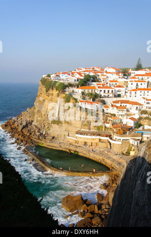 Praia das Maçãs, une belle ville dans la municipalité de Sintra, Portugal. Banque D'Images