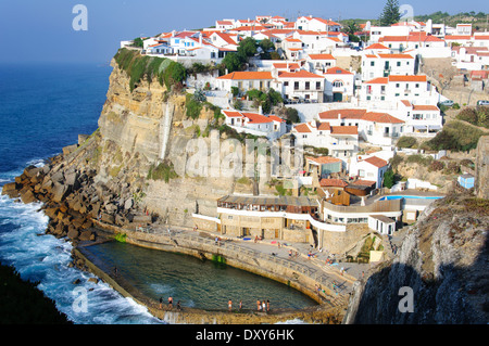 Praia das Maçãs, une belle ville dans la municipalité de Sintra, Portugal. Banque D'Images