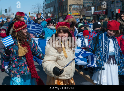 Défilé annuel à Montréal pour commémorer le jour de l'indépendance de la Grèce dans la région de Park Extension zone multiculturelle Banque D'Images