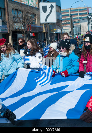 Défilé annuel à Montréal pour commémorer le jour de l'indépendance de la Grèce dans la région de Park Extension zone multiculturelle Banque D'Images