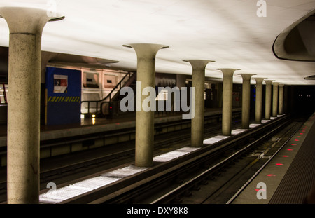 La station de métro Pentagon City rails souterrain à Washington DC Banque D'Images