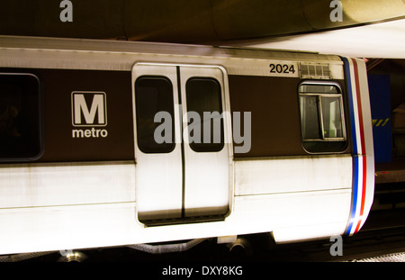 La station de métro Pentagon City rails souterrain à Washington DC Banque D'Images