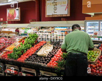 L'empoissonnement des employés Section des produits frais, Publix Super Marché à Tampa, Floride Banque D'Images