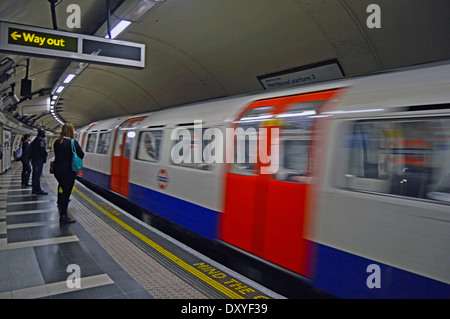 La plate-forme en ligne Bakerloo, Waterloo, Londres, Angleterre, Royaume-Uni Banque D'Images