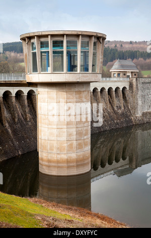 Le réservoir du barrage de Lister, de l'éolienne au réservoir Bigge centrale hydroélectrique, Olpe, Allemagne, Europe, Banque D'Images